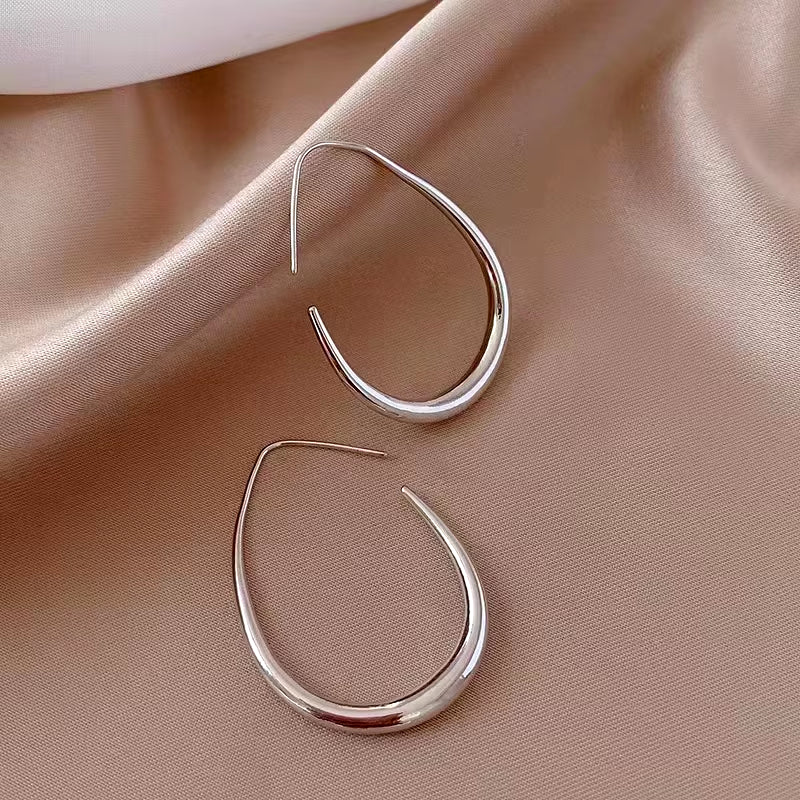 OVAL HOOP EARRINGS