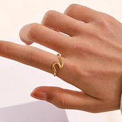 WAVY HEART RING