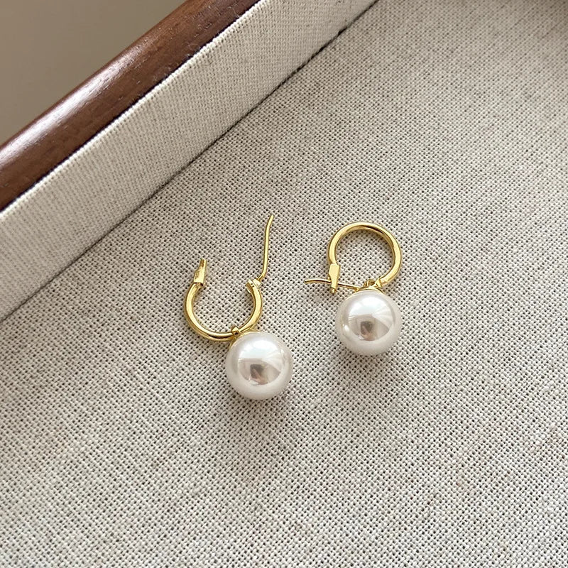 PEARL EARRING